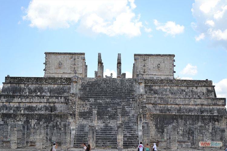 Templo_de_los_guerreros_y_de_las_mil_columnas - Chichen Itza